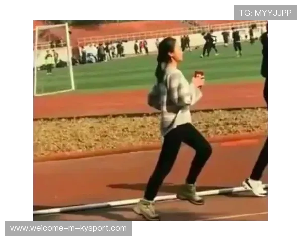 Taylor Hughes 快速突破攻入达阵