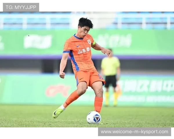 泰山队彭啸禁区内舍身堵防，崔康熙赞其防守韧性具备核心